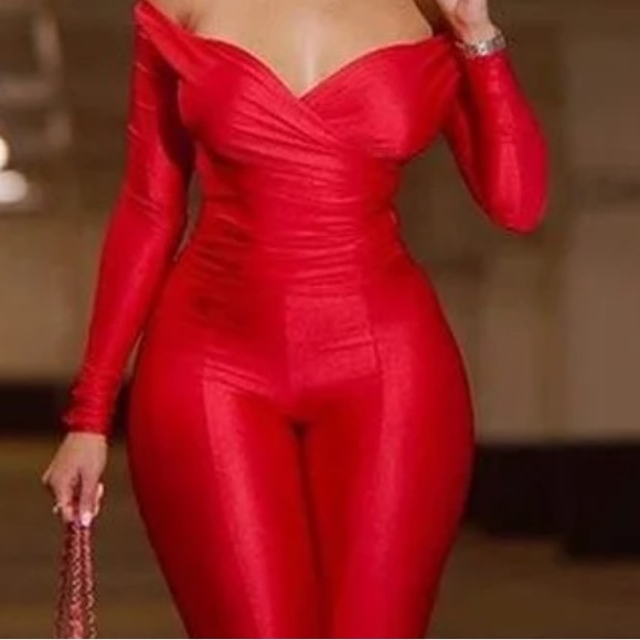 RED ROSE! (Two Piece Set) - Picture 3 of 4